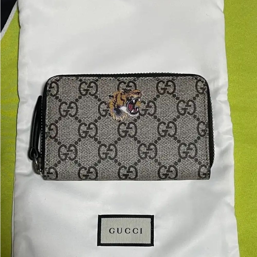 NWT Gucci Tiger Print GG Supreme Zip Card Case